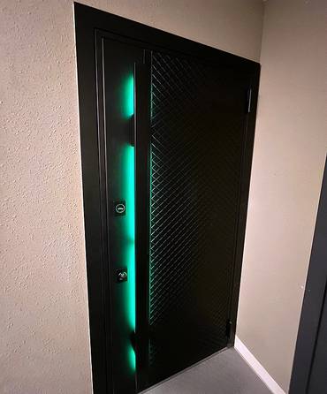 Дверь с подсветкой ручки