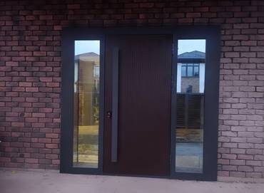 Термодверь со стеклами по бокам